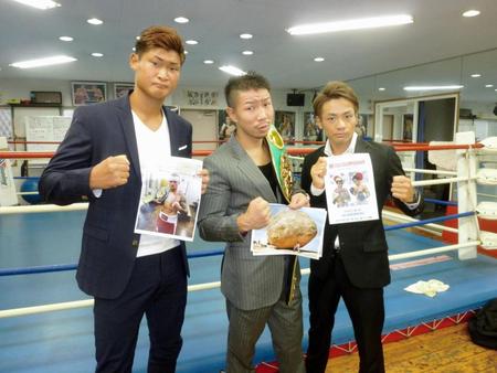 次戦を発表した（左から）太尊康輝、細川貴之、ストロング小林