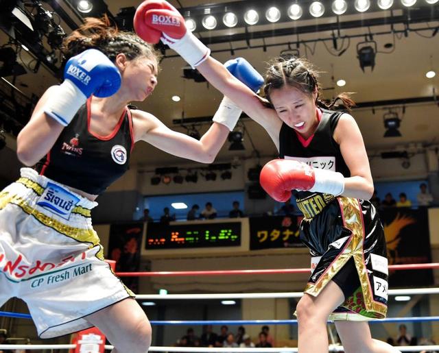 フクロウ女子ボクサー、石川がデビュー戦勝利