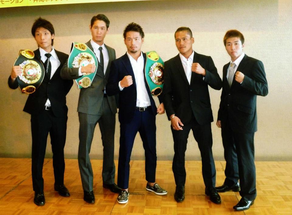 　東洋太平洋４大タイトル戦に出場する（左から）久保隼、中谷正義、山本隆寛、マーク・ジョン・ヤップ、山中竜也