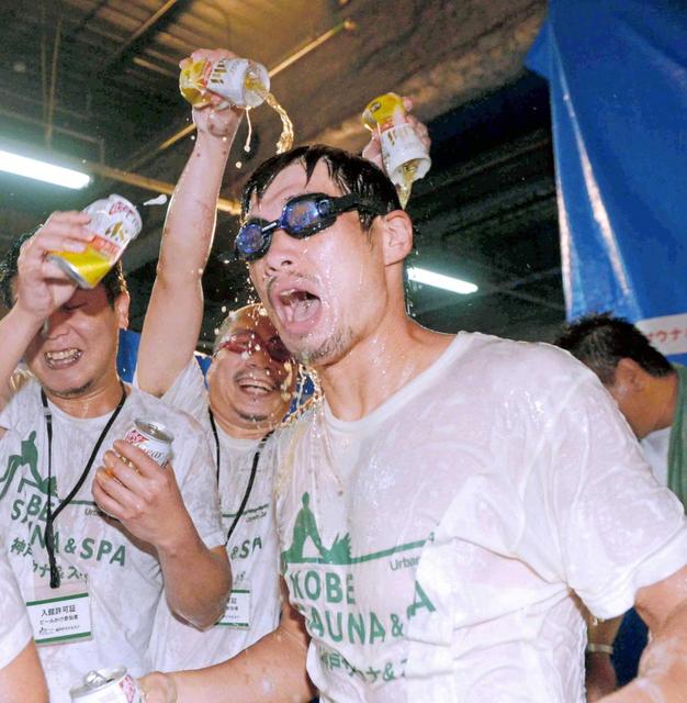 祝３階級制覇　長谷川穂積サウナでビールかけ　ジムワーク再開、進退は近日中に発表