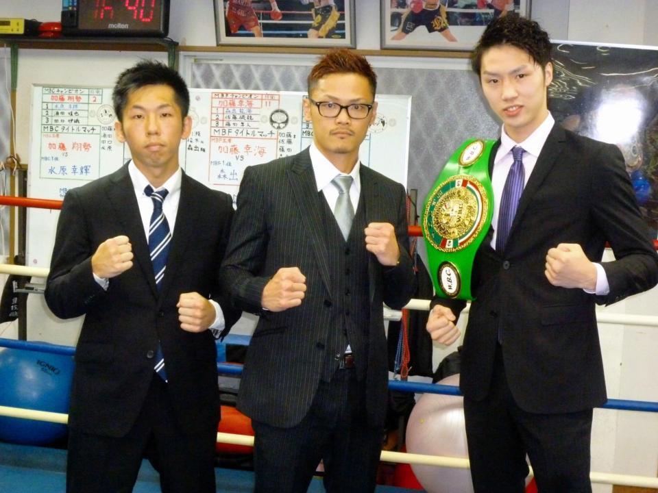 次戦タイトル戦を発表した（右から）丸田陽七太、向井寛史、坂本真宏（撮影・荒木司）