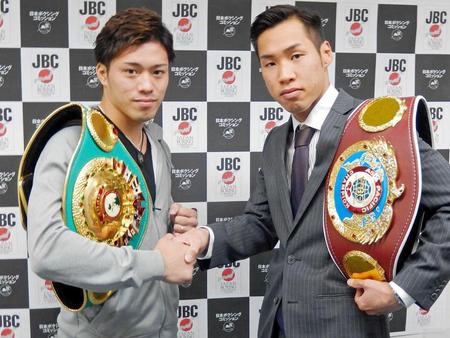 　統一戦で激突する伊藤雅雪（左）と渡辺卓也