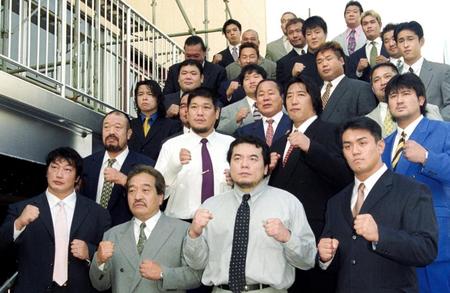 00年６月、ノア旗揚げに参加する永源遥さん（中央右）