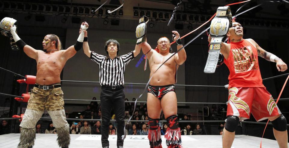 　楽勝したベテラン軍（左から）葛西、近藤、論外