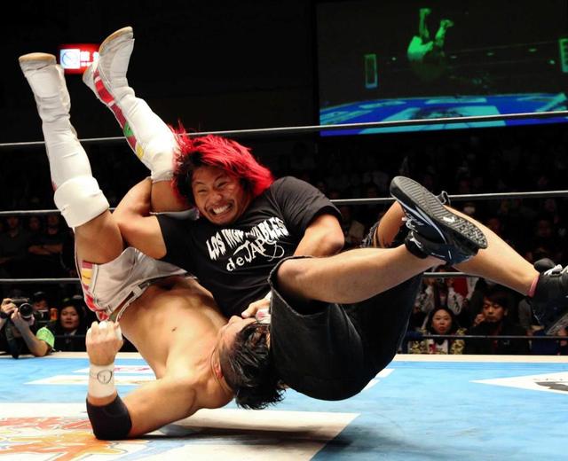 高橋ヒロムがKUSHIDA爆殺 王者を破り凱旋帰国試合飾る