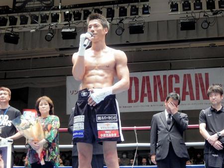 　引退のあいさつをする福原力也