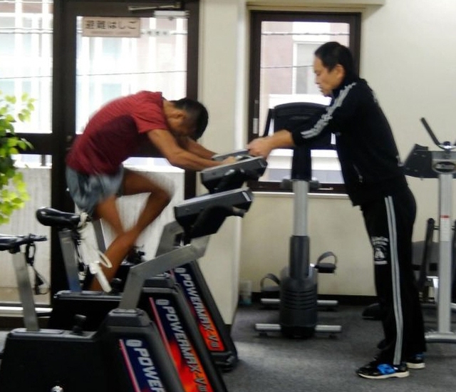 内山高志、コラレス戦に向け手応え　相手のパンチを「ブロックして打ち返せる」