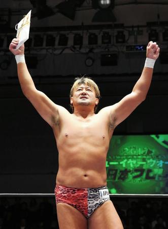 新春バトルロイヤルを制した大森隆男＝後楽園ホール