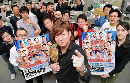 　デイリースポーツに来社した全日本プロレス・宮原健斗