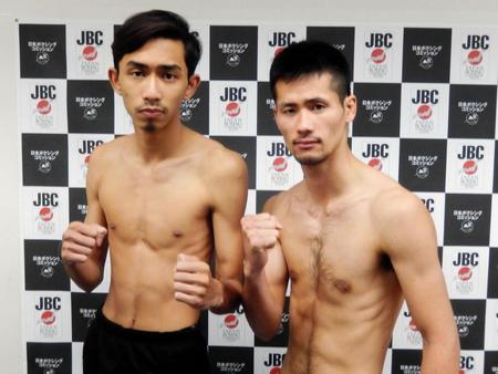 　計量を終えた江藤（右）とシッティチャイ