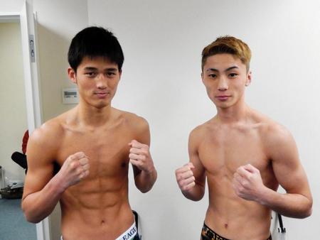 　デビュー戦の計量を終えた三代（左）、右はジム先輩の篠塚