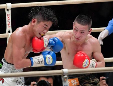 　９回、谷口将隆の顔面を小西怜弥の右が捉える