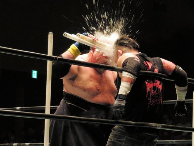 大日本・デスマッチ王者のＡ小林が前哨戦勝利！１５０キロから１６５キロに増量でＶ１宣言