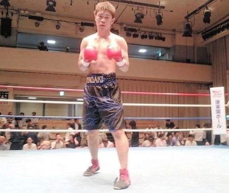 タイ人ボクサーに４回ＴＫＯ勝ちした稲垣孝