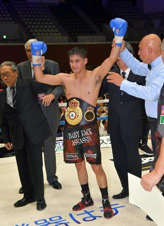 久保隼を破りタイトルを奪取したダニエル・ローマン＝島津アリーナ京都（撮影・石湯恒介）