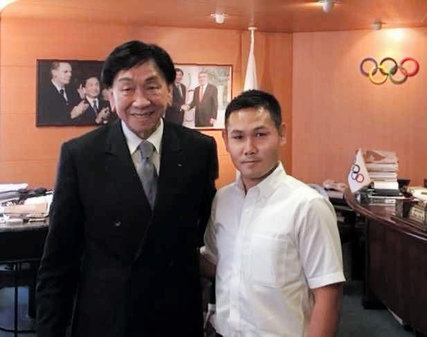 ＡＩＢＡ・呉経国会長（左）を表敬訪問した高山勝成＝台湾