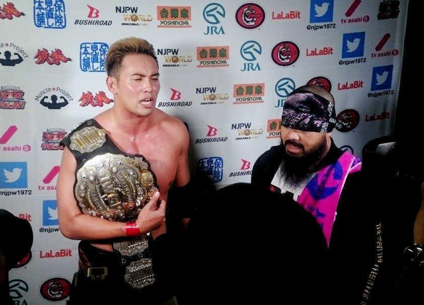 　内藤との前哨戦に勝利したオカダ（左）