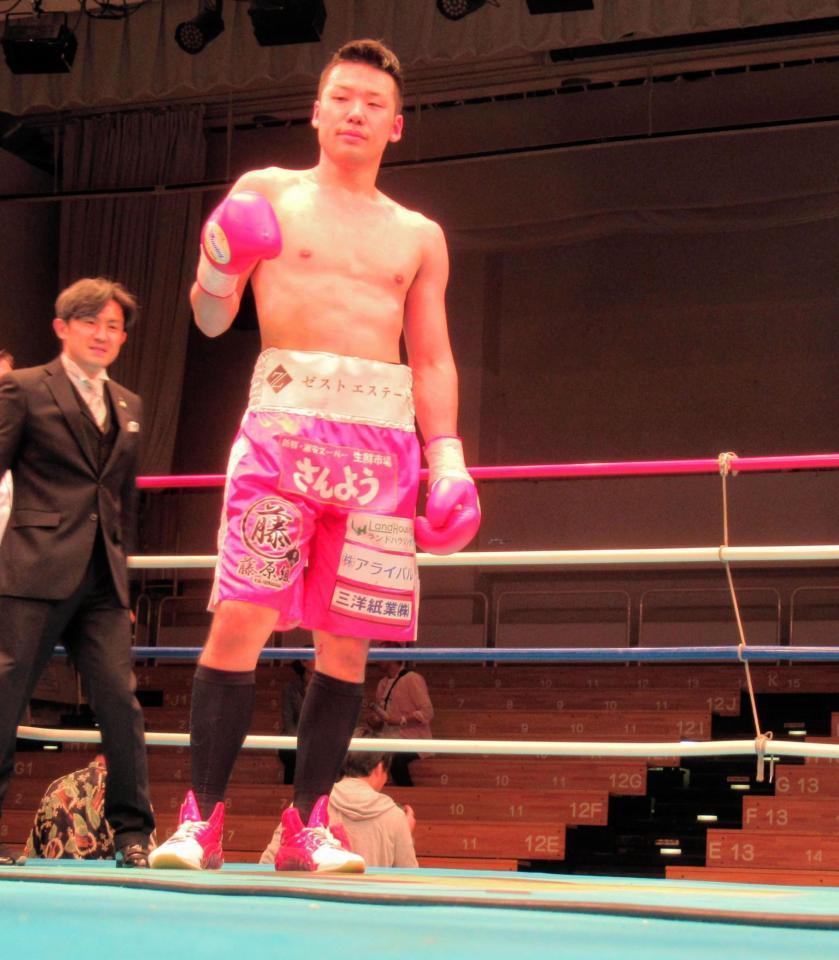 ７回２分４４秒ＴＫＯ勝利でデビュー９戦９ＫＯ勝利を飾った竹迫