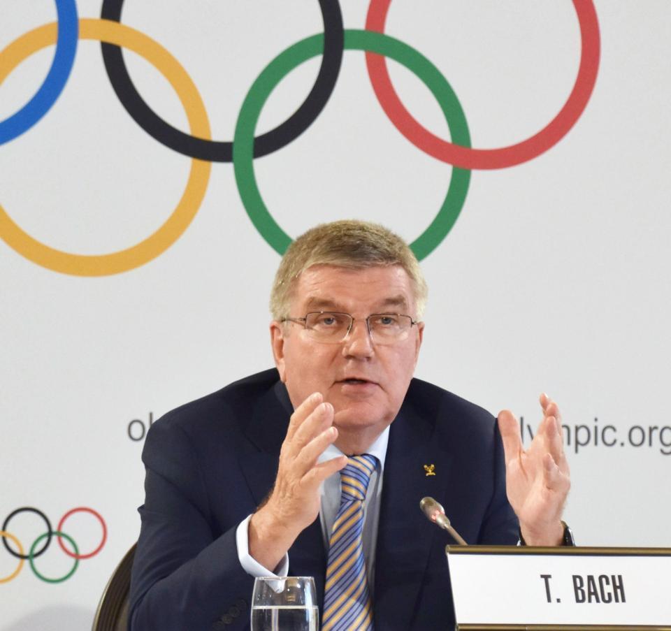 ＩＯＣ理事会後に記者会見するバッハ会長＝20日、スイス・ローザンヌ（共同）