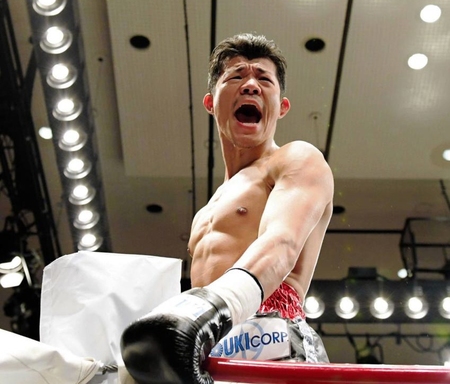 　ポンサクレックに勝利し、雄たけびをあげる亀田興毅＝５月５日、後楽園ホール