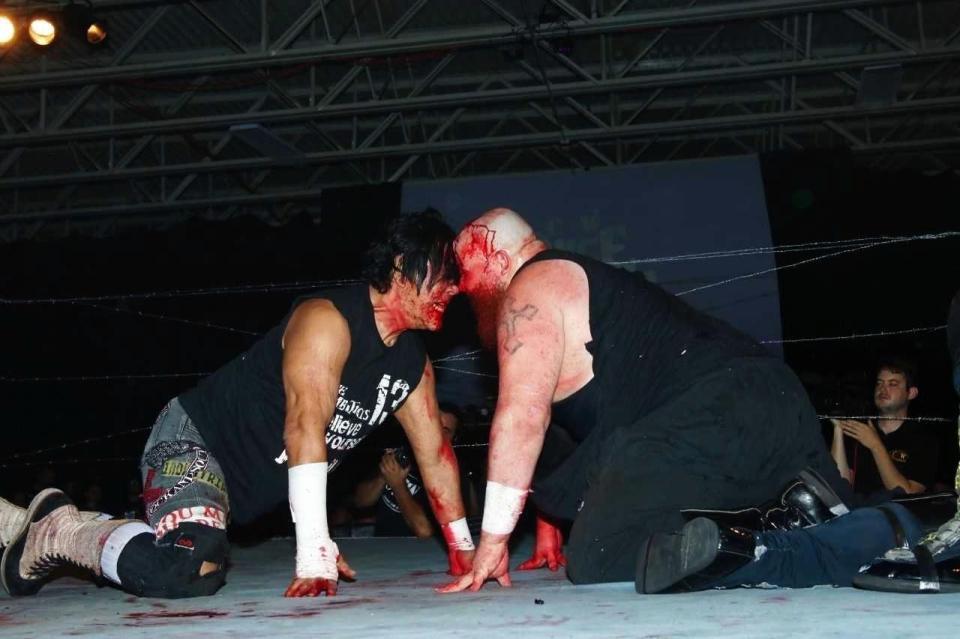 昨年８月に米国のプロレス団体に参戦したときの大仁田厚（左）