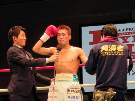 　リング上で「恥ずかしながら帰って参りました」とおどける小国以載