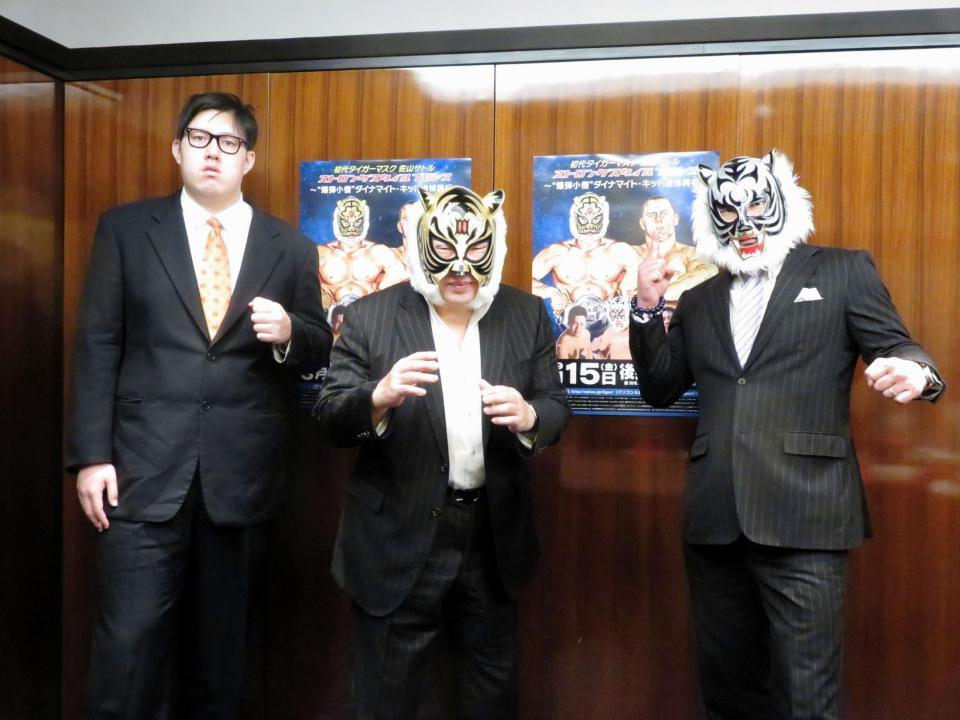 キッドさん追悼興行へ意気込む（左から）納谷幸男、初代タイガーマスク、スーパー・タイガー＝東京都千代田区の帝国ホテル