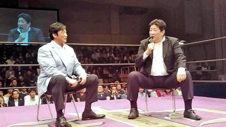 　前田日明氏（右）