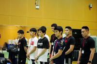 世界選手権代表選考会の開会式に臨む藤田健児（左端）、村田昴（左から２人目）、森坂嵐（左から３人目）、堤駿斗（右から３人目）