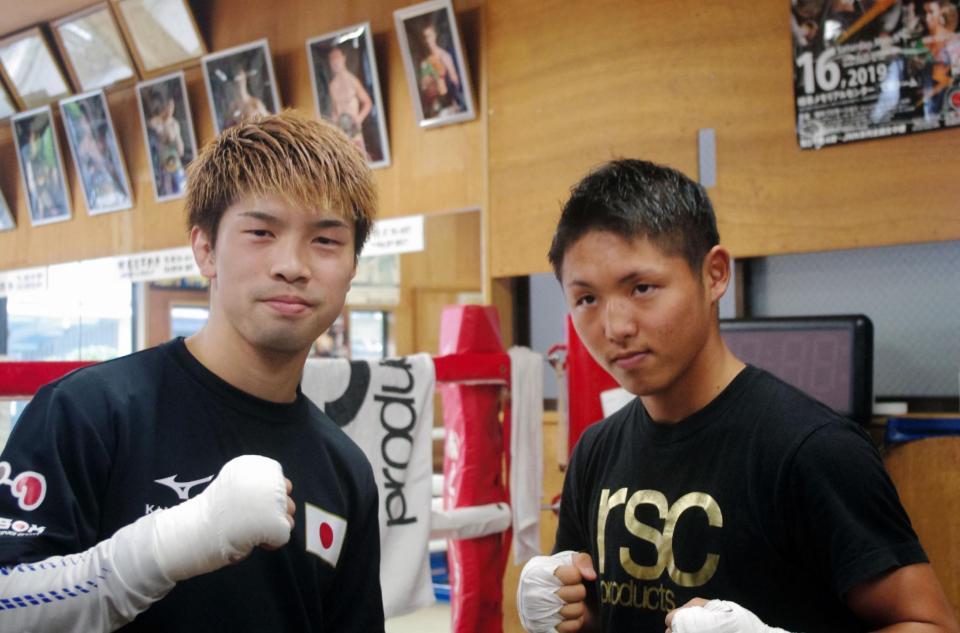 　スパーリングを公開した田中恒成（左）とパートナーを務めた加納陸＝畑中ジム