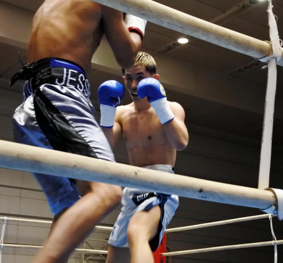 プロデビュー戦を勝利で飾った峯佑輔＝エディオンアリーナ大阪