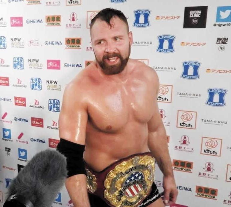 　内藤哲也を破り、インタビューでほえまくるジョン・モクスリー