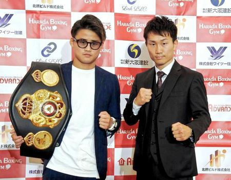 　日本人対決の世界戦が発表された王者の京口紘人（左）と久田哲也
