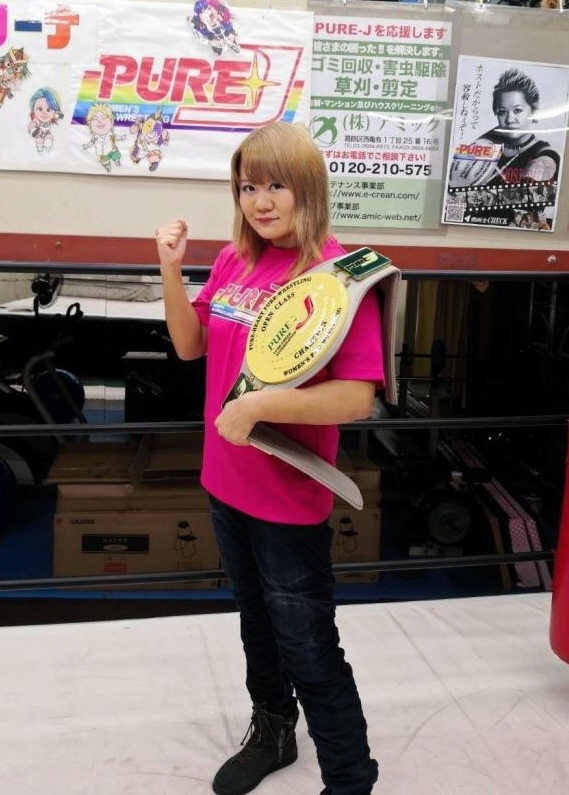 壊れたダンプカー・山下を相手に必勝を期す中森華子