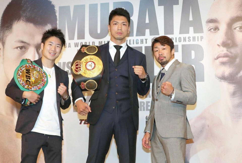 　ファイティングポーズを見せる（左から）拳四朗、村田諒太、八重樫東