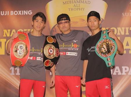 試合に向け、意気込みを見せる（左から）井上尚弥、父の真吾さん、拓真