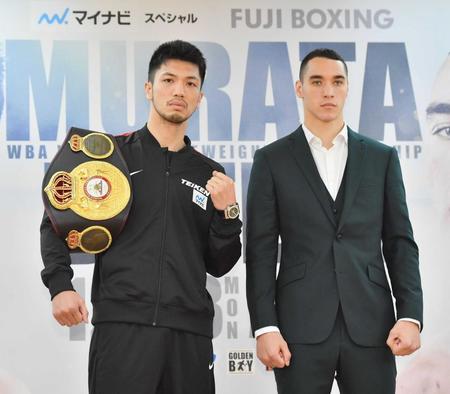 　無表情なバトラー（右）の横でガッツポーズする村田諒太（撮影・園田高夫）