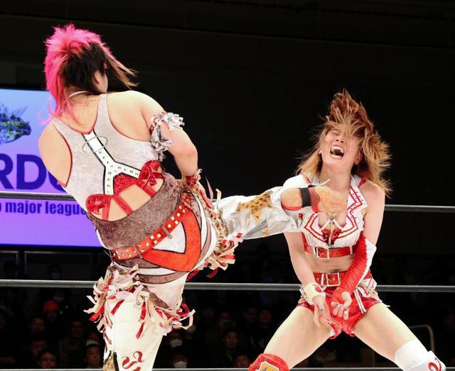 スターダム・岩谷麻優が完敗…急病Sareee代役のマーベラス・彩羽