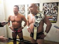 　スーパー・タイガー、関本大介組を破った（右から）藤田和之、杉浦貴＝後楽園ホール