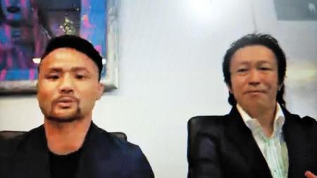 オンライン上でＡｍｂｉｔｉｏｎジム移籍を発表する比嘉大吾（左）と野木丈司トレーナー