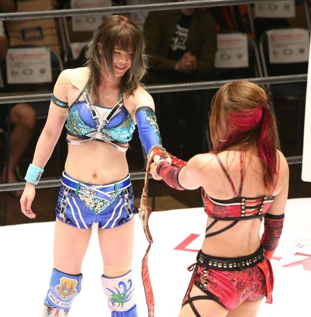 女子プロレス　スターダム　最前列特典　イヨスカイ　KAIRI 岩谷麻優　Tシャツ backend=imagemagick;version=1;