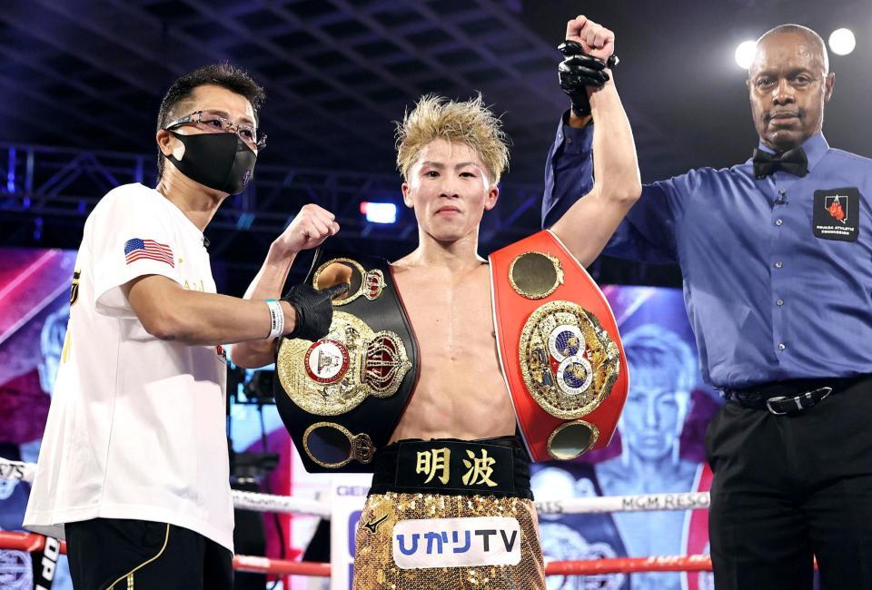 ＷＢＡ、ＩＢＦバンタム級タイトルマッチで、ジェーソン・モロニーにＫＯ勝ちした井上尚弥。世界戦15連勝とし、日本単独最多となった＝10月31日、米ラスベガス（トップランク社提供、ゲッティ＝共同）