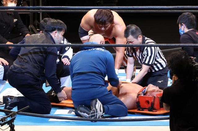 新日本プロレスが説明　首負傷で担架搬送の天山は「幸い大事に至っておりません」