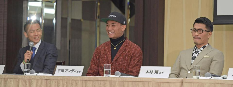 会見で「Ｋ－１ルールでもいい」と挑発した木村翔（右）に「間違って蹴ったらごめんなさい」と挑発仕返す武居由樹（左）＝コートヤード・マリオット銀座東武ホテル