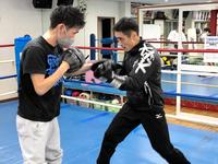 最終調整を行う西田（右）＝六島ジム