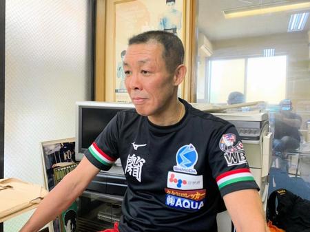 　オンライン会見する畑中会長（畑中ボクシングジム提供）