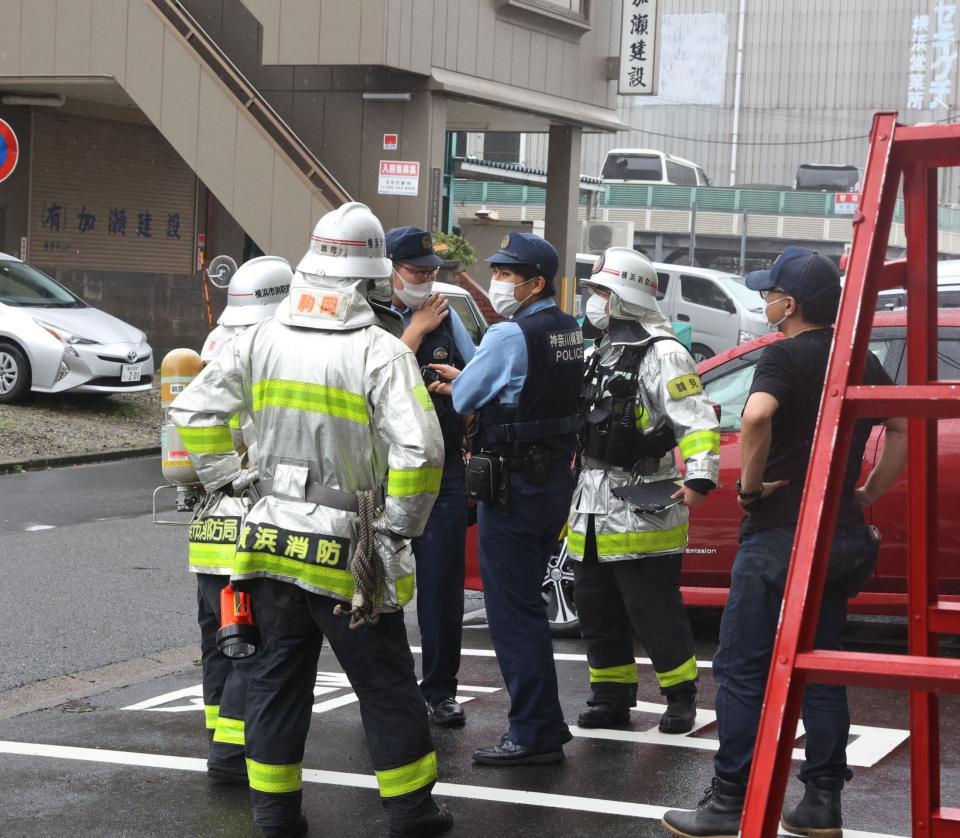 あまりにも大音響の迫力にに警察官と消防署員も駆けつける＝鶴見青果市場