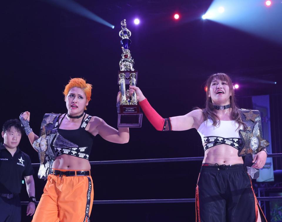 　王座を死守したジュリア（左）と朱里＝横浜武道館