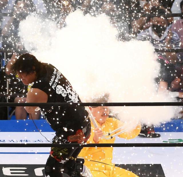 安田大サーカス クロちゃん 大仁田に顔面爆破されプロレス参入決意 クロニタ軍団結成 ファイト デイリースポーツ Online