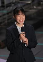 　テレビのゲスト解説で来場した東京五輪ボクシング女子フェザー級金メダルの入江聖奈（代表撮影）